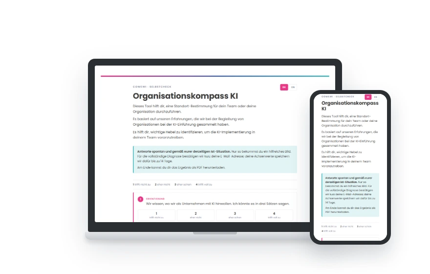Screenshot des Organisationskompass KI auf einem Computer-Monitor und einem Handy